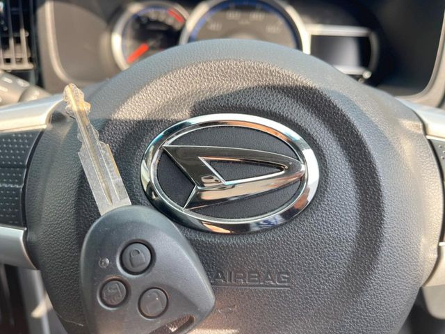 �y�L�[�t���[�V�X�e���z�J�o����|�P�b�g�ɓ��ꂽ�܂܂ł��h�A�̎{���E�������\�ȃX�}�[�g�L�[�𑕔��B�G���W���̃I���E�I�t�����J�M�����o���K�v����������Ƃ��Ă��֗��ł���