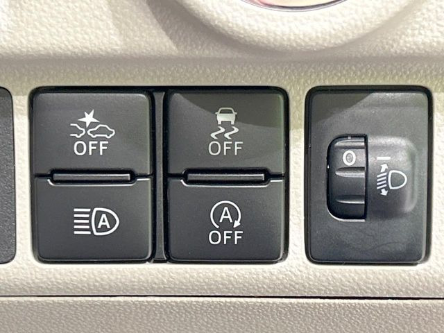 �y�X�}�[�g�A�V�X�g�z���s���ɑO���̎ԗ�����F�����A�Փ˂������Ȏ��͌x��ƃu���[�L�ŏՓˉ���Ɣ�Q�y�����A�V�X�g�B�����S�Ƀh���C�u�����y���݂��������܂��B