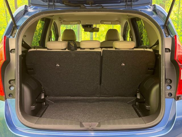 ���i�̂���������ʋ΁A���}���ɏ\���ȉ׎��X�y�[�X���m�ۂ��Ă���܂��B�Z�J���h�V�[�g��|���ƁA�傫�ȉו��̐ύڂ��\�ł���