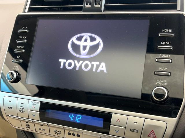 �y9�C���` �f�B�X�v���C�I�[�f�B�I�z���ʂ̃f�B�X�v���C��AppleCarPlay��AndroidAuto�����p�\�B�傫�ȉ�ʂŃX�}�z�i�r�A�v���������p���������܂���