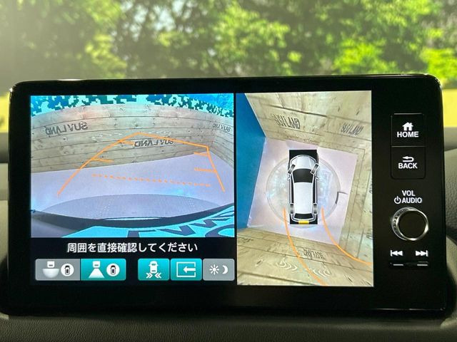 【マルチビューカメラシステム】専用のカメラにより、上から見下ろしたような視点で360度クルマの周囲を確認することができます☆死角部分も確認しやすく、狭い場所での切り返しや駐車もスムーズに行えます。