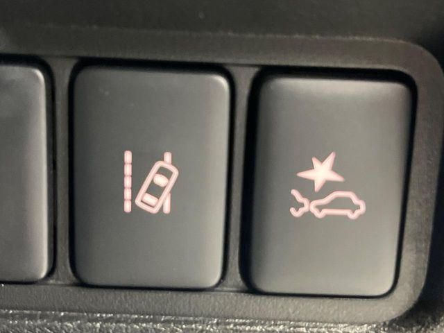 �y�O�He-Assist�z���s���ɑO���̎ԗ�����F�����A�Փ˂������Ȏ��͌x��ƃu���[�L�ŏՓˉ���Ɣ�Q�y�����A�V�X�g�B�����S�Ƀh���C�u�����y���݂��������܂��B