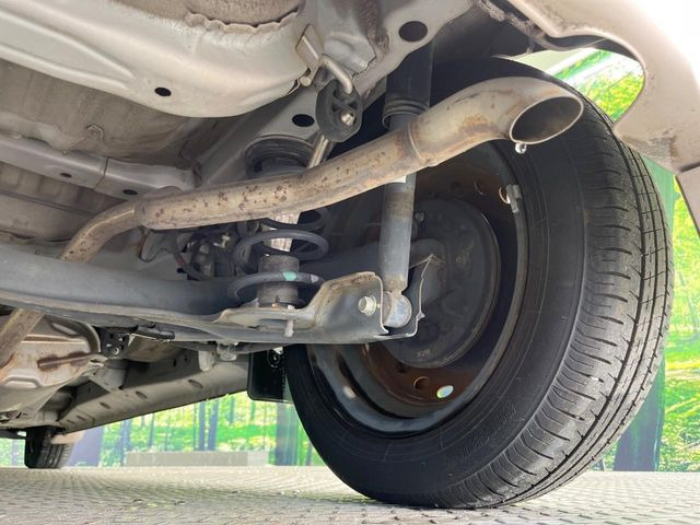 お車を安心してお乗りいただく為には、足回りの定期点検が欠かせません。サービスサポート(有償保証)では無料点検もご提供しており、安心のカーライフをお過ごしいただけるサポート体制が整っています。