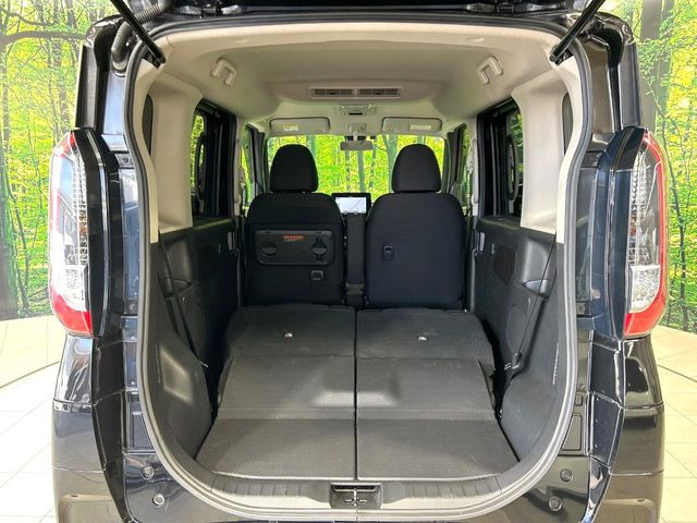 ���i�̂���������ʋ΁A���}���ɏ\���ȉ׎��X�y�[�X���m�ۂ��Ă���܂��B�Z�J���h�V�[�g��|���ƁA�傫�ȉו��̐ύڂ��\�ł���