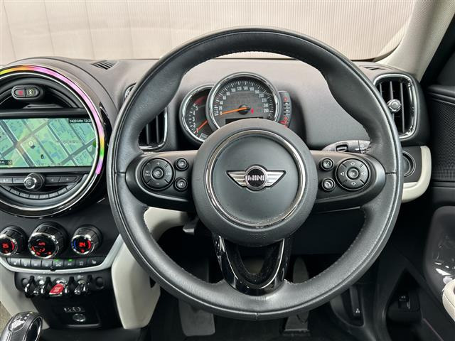 ミニクロスオーバークーパー SD オール4 4WD