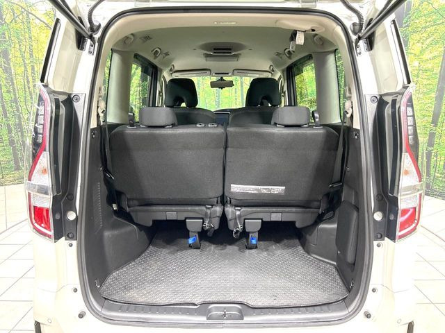 ���i�̂���������ʋ΁A���}���ɏ\���ȉ׎��X�y�[�X���m�ۂ��Ă���܂��B�Z�J���h�V�[�g��|���ƁA�傫�ȉו��̐ύڂ��\�ł���