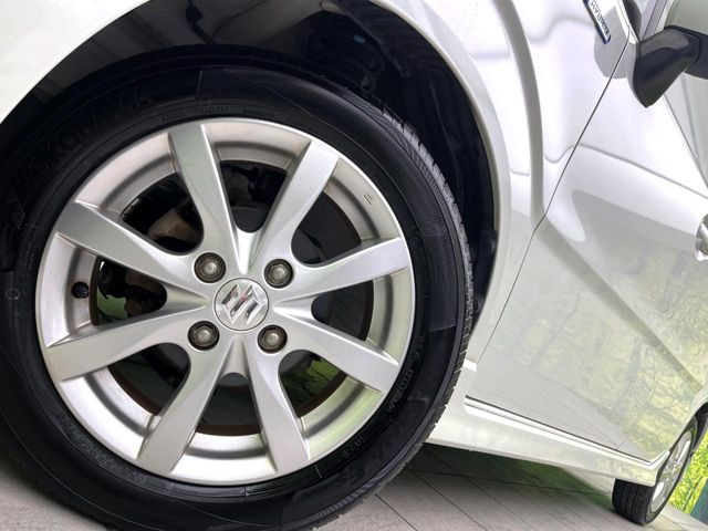 �y����14�C���`�A���~�z�C�[���z�O�ςɃ}�b�`���������A���~�z�C�[���𑕒����Ă���܂��B�e��ЊO�A���~�z�C�[����A�X�^�b�h���X�^�C�����戵�����Ă���܂��B���񂲑��k����������