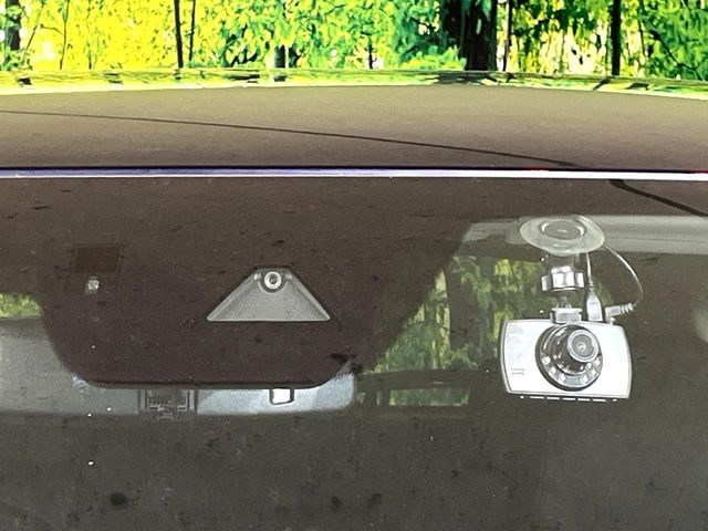 �y�X�}�[�g�u���[�L�T�|�[�g�z���s���ɑO���̎ԗ�����F�����A�Փ˂������Ȏ��͌x��ƃu���[�L�ŏՓˉ���Ɣ�Q�y�����A�V�X�g�B�����S�Ƀh���C�u�����y���݂��������܂��B