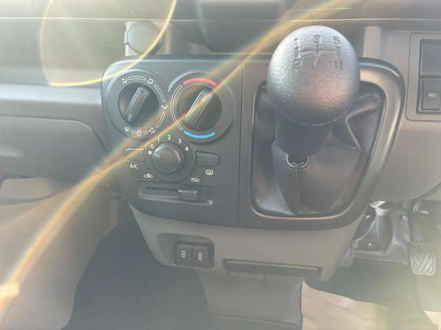 NV100クリッパーDX ハイルーフ 4WD