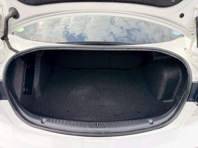 気になるお車がありましたら右の電話番号から直接お店にお問い合わせください。支払方法から車両情報、状態までなんでもご説明させて頂きます。スタッフ一同ご連絡お待ちしております。