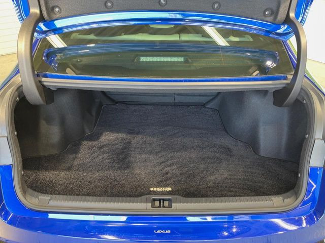 普段のお買い物や通勤、送迎等に十分な荷室スペースを確保しております。