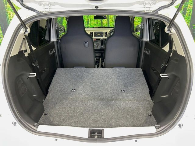 ���i�̂���������ʋ΁A���}���ɏ\���ȉ׎��X�y�[�X���m�ۂ��Ă���܂��B�Z�J���h�V�[�g��|���ƁA�傫�ȉו��̐ύڂ��\�ł���