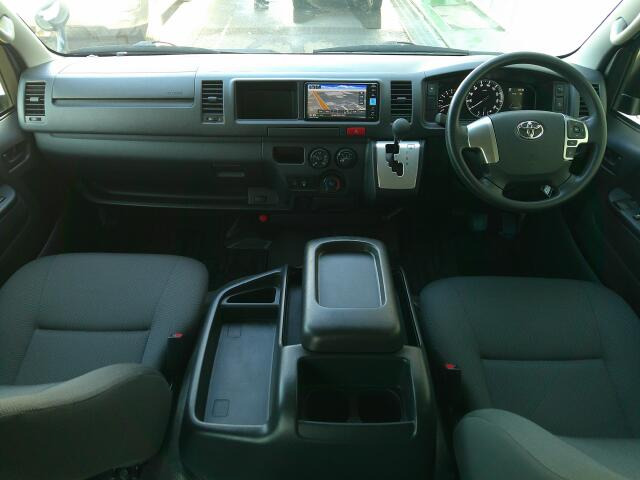 ���O���̐��|�E�K���X�n�{�f�B�R�[�e�B���O��CAR�N���[�j���O���Ǝ҂��{�H�������܂��̂ő�ϐ����B�I���b�N�X�����Ԃł݂͂Ȃ��܂ɉ��K�ȃh���C�u�����񑩁B