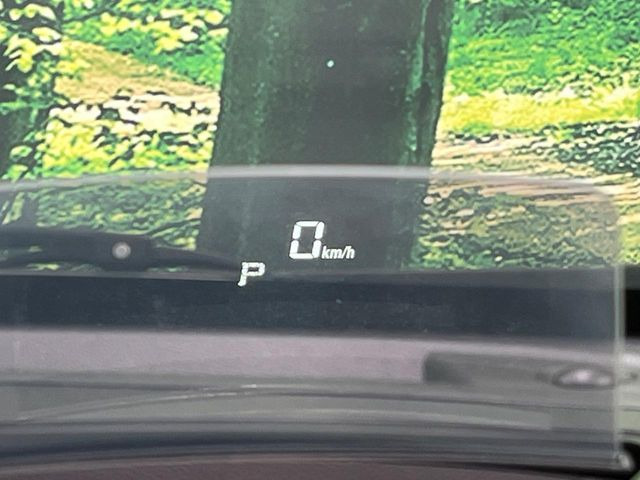 �y�w�b�h�A�b�v�f�B�X�v���C�z���݂̑��x�⑖�s�����f�W�^���\���ŉ^�]�ȑO���̃K���X�ɓ��e!�^�]���A�ڐ������炳���K�v�ȏ����m�F�ł���̂łƂ��Ă��֗��ň��S!