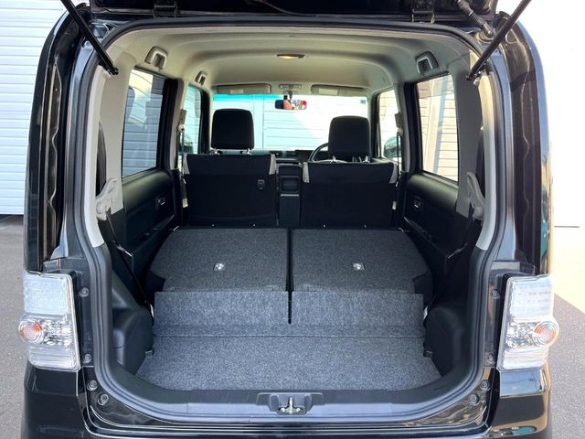 ���i�̂���������ʋ΁A���}���ɏ\���ȉ׎��X�y�[�X���m�ۂ��Ă���܂��B�Z�J���h�V�[�g��|���ƁA�傫�ȉו��̐ύڂ��\�ł���