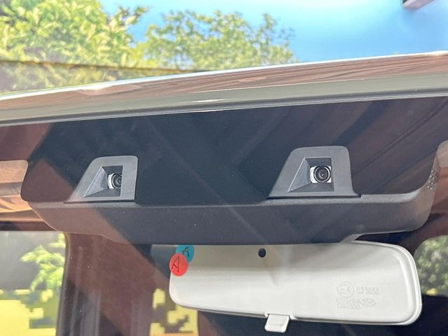 【スズキ セーフティサポート】走行中に前方の車両等を認識し、衝突しそうな時は警報とブレーキで衝突回避と被害軽減をアシスト。より安全にドライブをお楽しみいただけます。