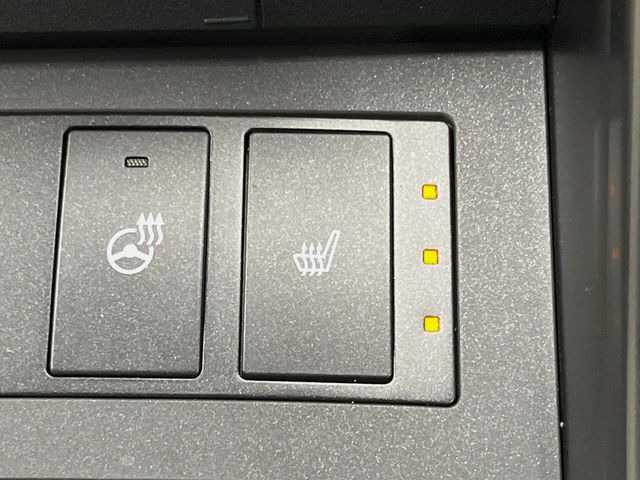 【シートヒーター】寒い日に重宝するシートヒーター!エアコンより早く温まってくれるので寒がりの人も安心ですね♪エアコンの温風は乾燥するから苦手、という方にもをおすすめです。