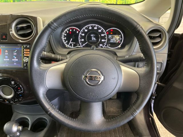 �y�G�}�[�W�F���V�[�u���[�L�z���s���ɑO���̎ԗ�����F�����A�Փ˂������Ȏ��͌x��ƃu���[�L�ŏՓˉ���Ɣ�Q�y�����A�V�X�g�B�����S�Ƀh���C�u�����y���݂��������܂��B