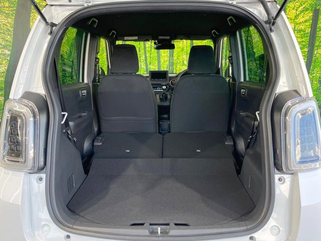 ���i�̂���������ʋ΁A���}���ɏ\���ȉ׎��X�y�[�X���m�ۂ��Ă���܂��B�Z�J���h�V�[�g��|���ƁA�傫�ȉו��̐ύڂ��\�ł���