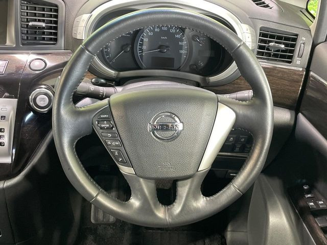 �y�����v�����X�e�A�����O�z�㎿�Ȋv���g�p���邱�ƂŁA��ɂ����������݂ƂĂ��^�]���₷���n���h���ł���