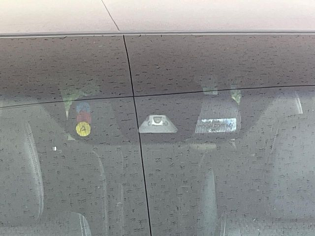 �y�z���_�Z���V���O�z���s���ɑO���̎ԗ�����F�����A�Փ˂������Ȏ��͌x��ƃu���[�L�ŏՓˉ���Ɣ�Q�y�����A�V�X�g�B�����S�Ƀh���C�u�����y���݂��������܂��B