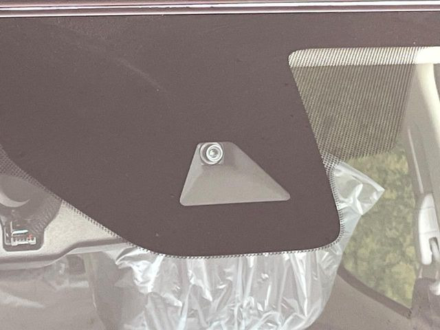 �y�C���e���W�F���g�G�}�[�W�F���V�[�u���[�L�z�t�����g�J�����őO���̎ԗ�����s�҂����m�B�Փ˂������Ȏ��͏Փ˔�Q�y���u���[�L���쓮�A�Փˉ�����T�|�[�g�B�����S�Ƀh���C�u�����y���݂��������܂��B