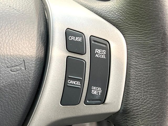【クルーズコントロール】高速道路もラクラク走行。アクセルを離しても一定速度で走行ができ、長距離運転時の負担を軽減!加速・減速も簡単なスイッチ操作で調整できます。