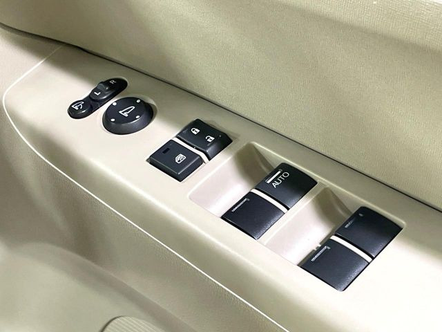 �y�d���i�[�~���[�z�T�C�h�~���[�͓d���i�[���ƂȂ��Ă���A�������ԏ�ł��L�Y�������X�N��}�����܂��B