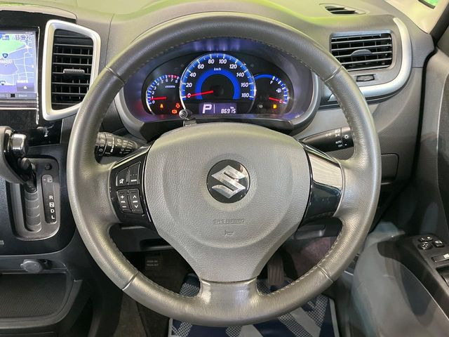 �y�����v�����X�e�A�����O�z�㎿�Ȋv���g�p���邱�ƂŁA��ɂ����������݂ƂĂ��^�]���₷���n���h���ł���