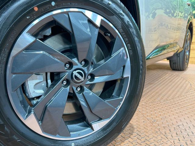 �y����18�C���`�A���~�z�C�[���z�O�ςɃ}�b�`���������A���~�z�C�[���𑕒����Ă���܂��B�e��ЊO�A���~�z�C�[����A�X�^�b�h���X�^�C�����戵�����Ă���܂��B���񂲑��k����������