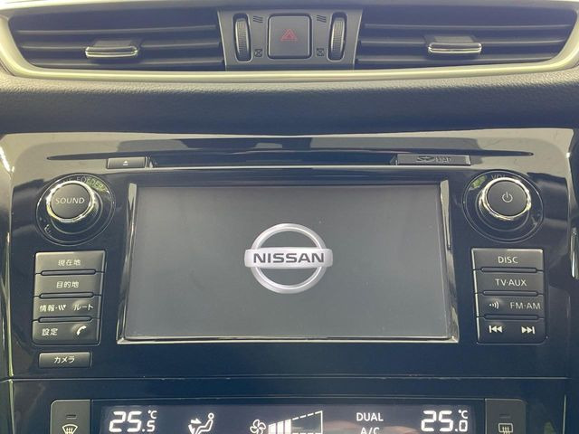 【メーカー純正ナビ】インテリアに溶け込むスタイリッシュな「専用設計」メーカーナビを装備♪視認性や操作性など基本性能にも優れ、より上質なカーライフをお楽しみいただけます。