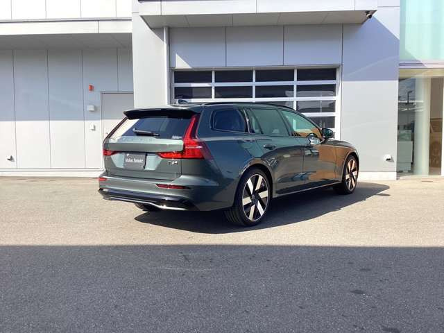V60ウルトラ T6  AWD プラグインハイブリッド 4WD
