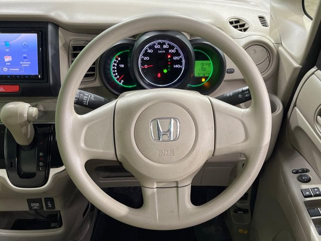 ステアリングも使用感が少なく、きれいな状態となっております♪