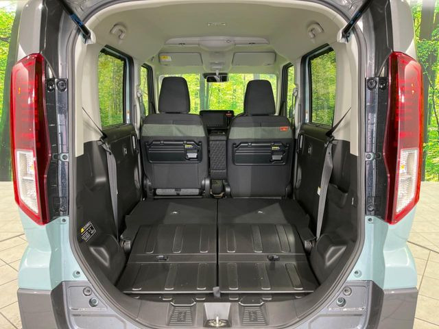 ���i�̂���������ʋ΁A���}���ɏ\���ȉ׎��X�y�[�X���m�ۂ��Ă���܂��B�Z�J���h�V�[�g��|���ƁA�傫�ȉו��̐ύڂ��\�ł���