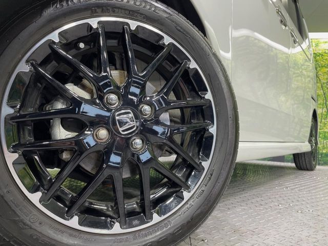 �y����15�C���`�A���~�z�C�[���z�O�ςɃ}�b�`���������A���~�z�C�[���𑕒����Ă���܂��B�e��ЊO�A���~�z�C�[����A�X�^�b�h���X�^�C�����戵�����Ă���܂��B���񂲑��k����������