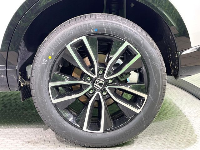 �y����18�C���`�A���~�z�C�[���z�O�ςɃ}�b�`���������A���~�z�C�[���𑕒����Ă���܂��B�e��ЊO�A���~�z�C�[����A�X�^�b�h���X�^�C�����戵�����Ă���܂��B���񂲑��k����������