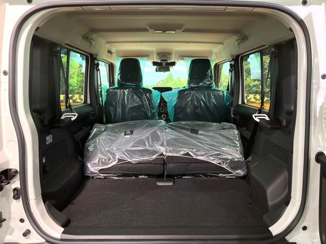 ���i�̂���������ʋ΁A���}���ɏ\���ȉ׎��X�y�[�X���m�ۂ��Ă���܂��B�Z�J���h�V�[�g��|���ƁA�傫�ȉו��̐ύڂ��\�ł���