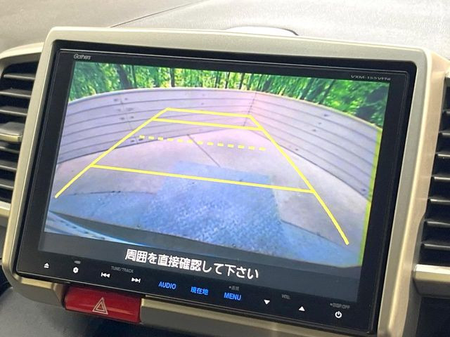 【バックカメラ】駐車時に後方がリアルタイム映像で確認できます。大型商業施設や立体駐車場での駐車時や、夜間のバック時に大活躍!運転スキルに関わらず、今や必須となった装備のひとつです!