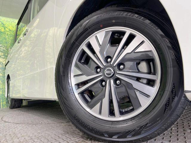 【純正16インチアルミホイール】外観にマッチした純正アルミホイールを装着しております。各種社外アルミホイールや、スタッドレスタイヤも取扱いしております。是非ご相談ください♪