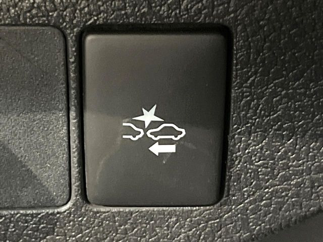 【トヨタセーフティセンス】走行中に前方の車両等を認識し、衝突しそうな時は警報とブレーキで衝突回避と被害軽減をアシスト。より安全にドライブをお楽しみいただけます。