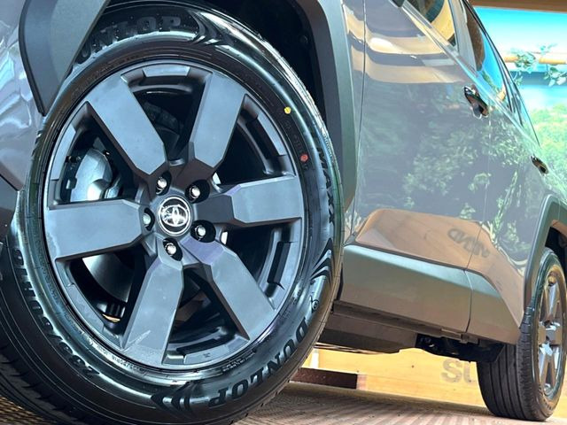 �y����18�C���`�A���~�z�C�[���z�O�ςɃ}�b�`���������A���~�z�C�[���𑕒����Ă���܂��B�e��ЊO�A���~�z�C�[����A�X�^�b�h���X�^�C�����戵�����Ă���܂��B���񂲑��k����������