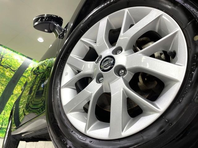 �y����15�C���`�A���~�z�C�[���z�O�ςɃ}�b�`���������A���~�z�C�[���𑕒����Ă���܂��B�e��ЊO�A���~�z�C�[����A�X�^�b�h���X�^�C�����戵�����Ă���܂��B���񂲑��k����������