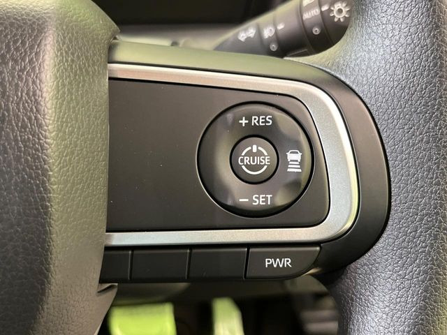 【アダプティブクルーズコントロール】高速道路での長距離走行が楽に!!自動で速度を保つクルーズコントロールが、衝突軽減システムと連携し、前方の車両を感知して車間を保つように速度調節してくれます!!