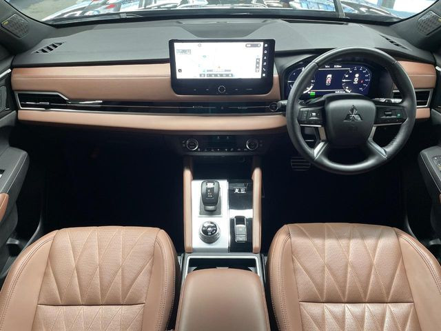 アウトランダーPHEV 2.4 P エグゼクティブ パッケージ 4WD