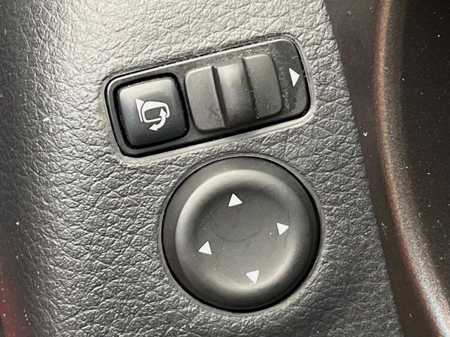 �y�d���i�[�~���[�z�T�C�h�~���[�͓d���i�[���ƂȂ��Ă���A�������ԏ�ł��L�Y�������X�N��}�����܂��B