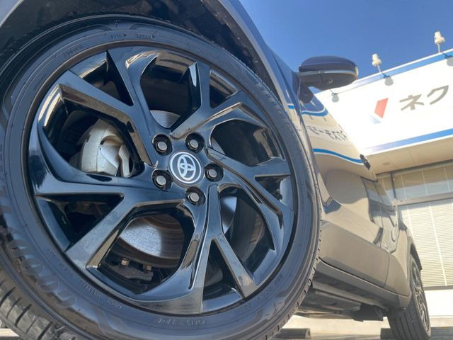 �y����18�C���`�A���~�z�C�[���z�O�ςɃ}�b�`���������A���~�z�C�[���𑕒����Ă���܂��B�e��ЊO�A���~�z�C�[����A�X�^�b�h���X�^�C�����戵�����Ă���܂��B���񂲑��k����������