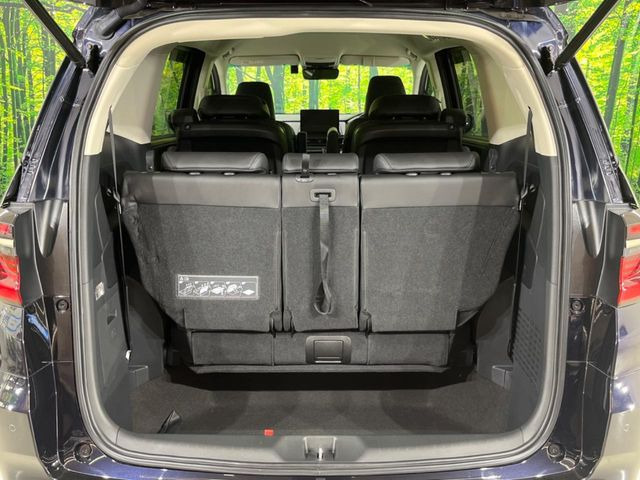 ���i�̂���������ʋ΁A���}���ɏ\���ȉ׎��X�y�[�X���m�ۂ��Ă���܂��B�Z�J���h�V�[�g��|���ƁA�傫�ȉו��̐ύڂ��\�ł���