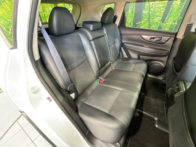後部座席も気になるようなキズ・汚れやへたり等、大きなダメージはなく、良好な状態です。