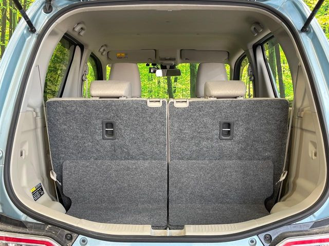 ���i�̂���������ʋ΁A���}���ɏ\���ȉ׎��X�y�[�X���m�ۂ��Ă���܂��B�Z�J���h�V�[�g��|���ƁA�傫�ȉו��̐ύڂ��\�ł���