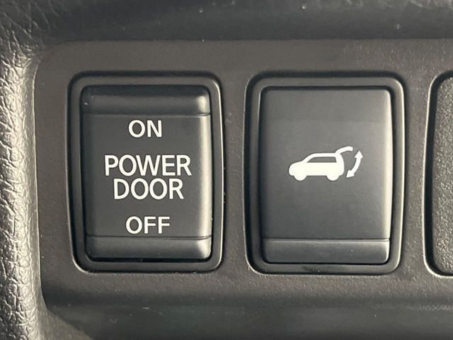 【パワーバックドア】スマートキーや運転席のボタンを押すだけでリアゲートが自動で開閉します!荷物を持っている時や、高い位置にあるバックドアを閉める際に便利な機能です♪